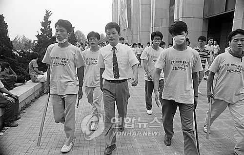 1990년 당시 송갑석 전대협 의장(중앙)