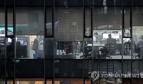직장인들 야근 모습