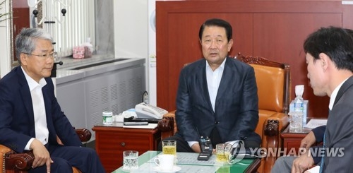 바른미래 지도부 총사퇴…비대위원장 김동철 - 1