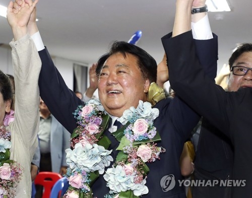 한범덕 청주시장 당선인 "다른 후보 공약도 적극 벤치마킹" - 1