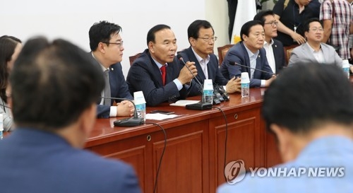 한국당 초·재선 "원내대표는 유임하지만 비대위로 전환해야" - 1