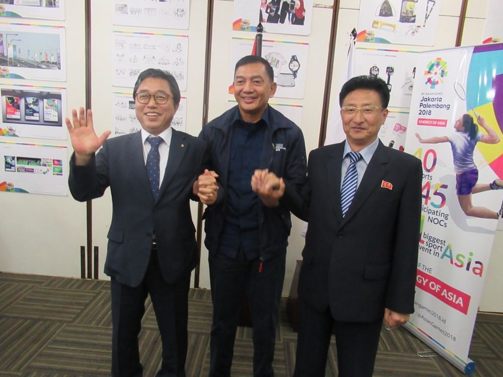 OCA 관계자와 만난 전충렬 체육회 사무총장(왼쪽)과 원길우 북한 체육성 부상