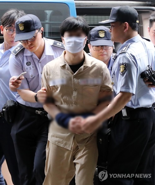 (서울=연합뉴스) 최재구 기자 = 14일 서울 강남구 '드루킹 특검' 사무실로 필명 '솔본아르타' 인 양 모 씨가 재소환 되고 있다. 2018.7.14