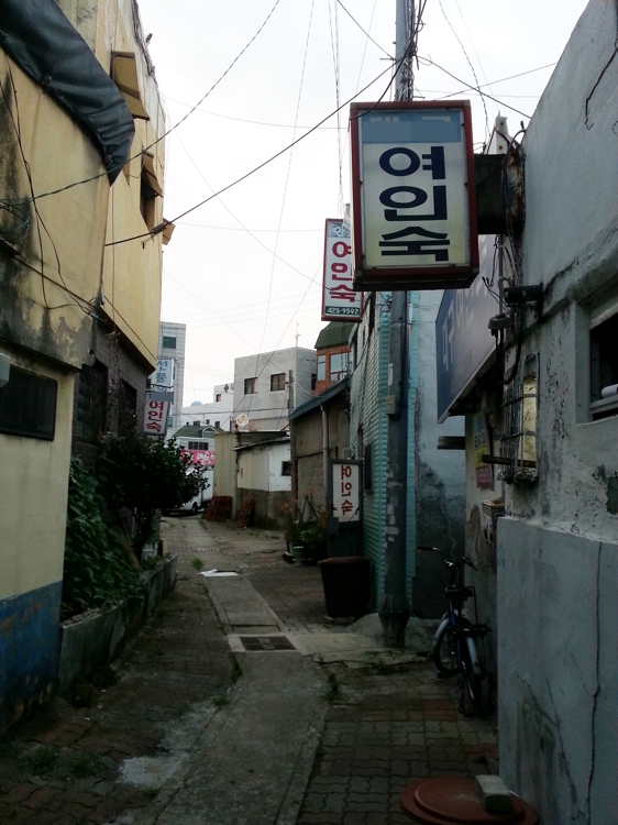 인적 없는 쪽방촌