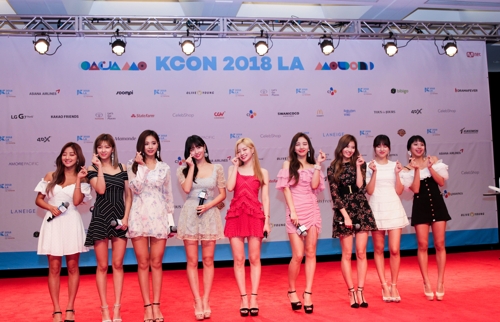 '안녕하세요, 트와이스 입니다'