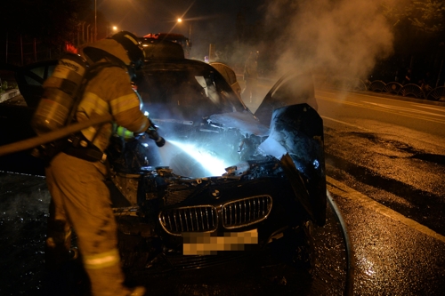 미사대로서 달리던 BMW 520d 또 불…인명피해 없어 - 1