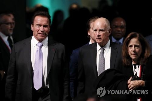 아널드 슈워츠제네거와 제리 브라운(오른쪽) 캘리포니아 지사