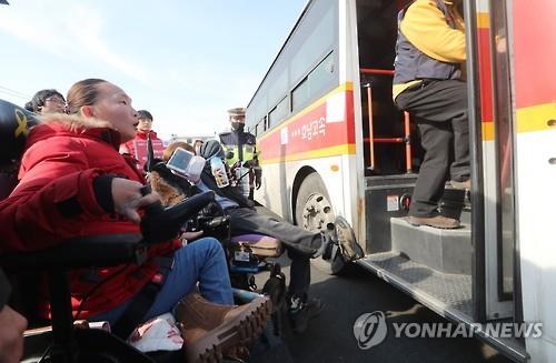 "우리도 버스타고 싶다"