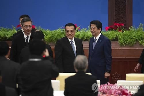 중일 평화우호조약 체결 40주년 기념리셉션 참석한 아베와 리커창