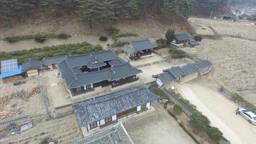 국가민속문화재 제295호인 안동 진성이씨 온혜파 종택. 퇴계가 태어난 곳이다.
