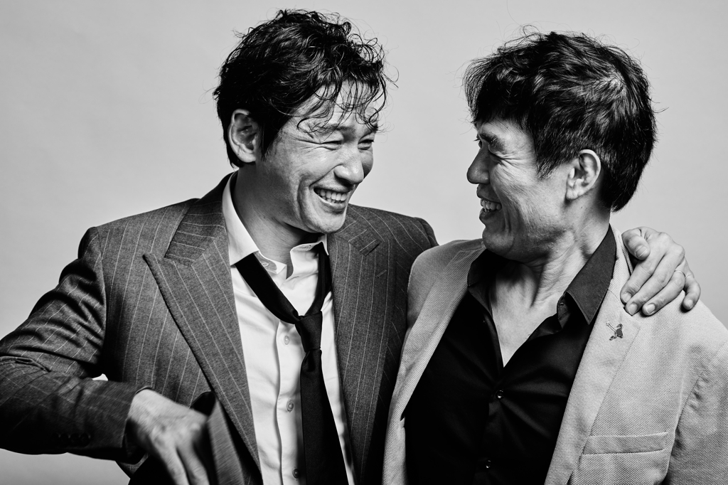 11일 '남자의 노래' 내는 배우 황정민(왼쪽)과 기타리스트 함춘호 