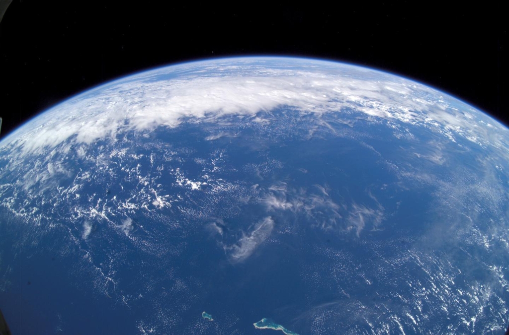 국제우주정거장에서 찍은 지구의 대양 