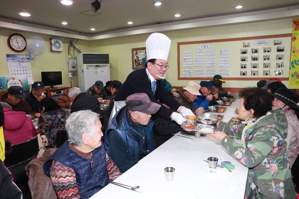 봉사로 한해 마무리하는 송철호 시장