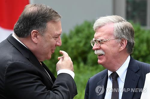 폼페이오(좌) 국무장관과 존 볼턴 백악관 NSC 보좌관