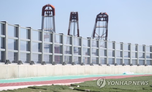 마산만 방재언덕 강화유리벽
