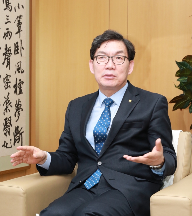 인터뷰하는 이대훈 NH농협은행장