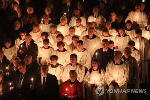 가톨릭계 국가인 폴란드 바르샤바의 부활절 미사.