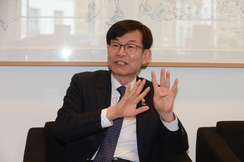 브뤼셀에서 발언하는 김상조 공정거래위원장