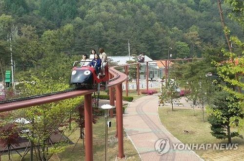 속리산서 스카이 바이크 타는 시민들
