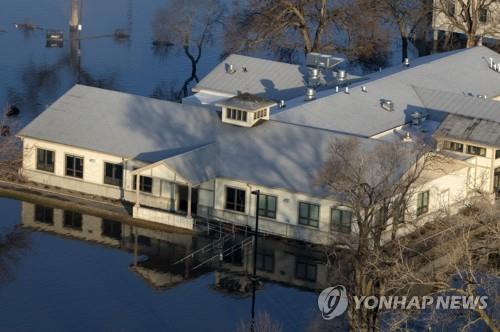 미 중서부 침수된 가옥들
