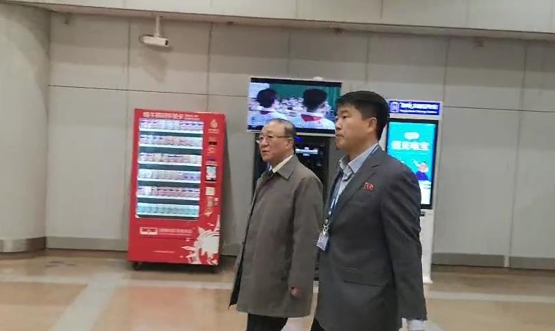 베이징 공항에 도착한 지재룡 주중 북한 대사