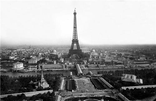 (서울=연합뉴스) 1889년 3월 파리만국박람회 개최 당시 에펠탑 완성 모습 (에펠탑 홈페이지 캡처)