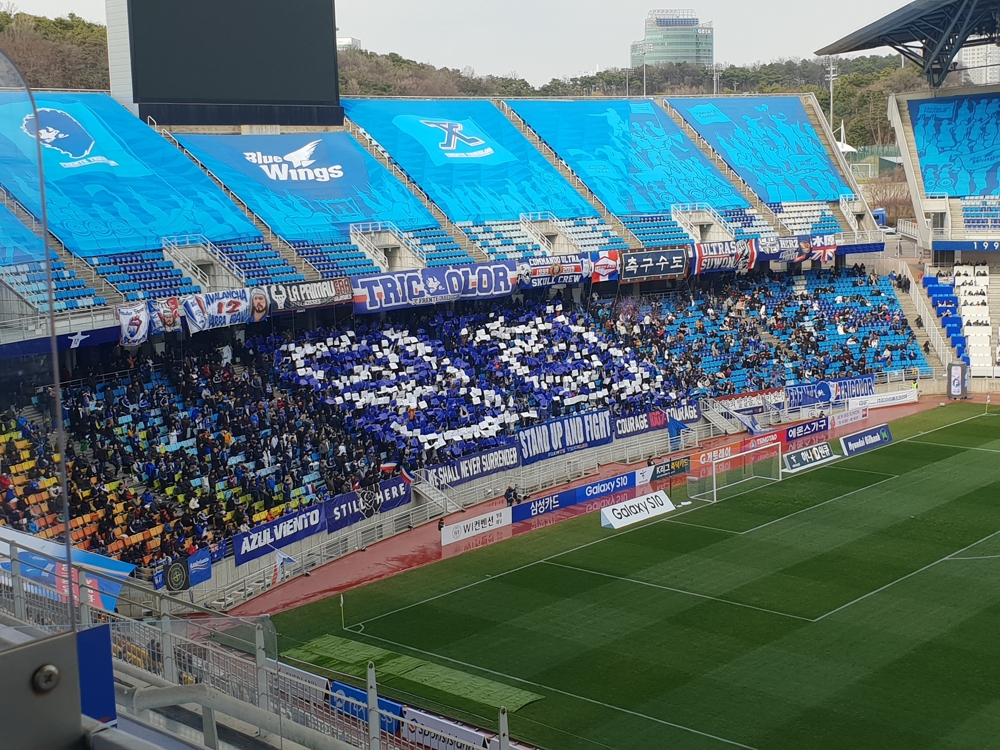 수원 팬들이 준비한 '원희' 카드섹션