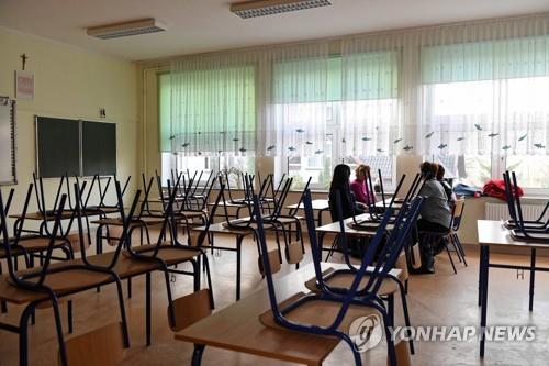 폴란드 교사 파업으로 텅 빈 교실