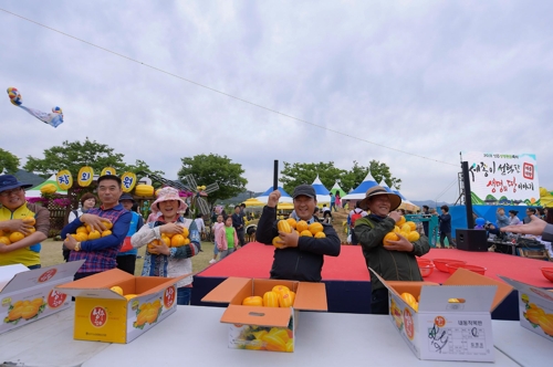 참외 많이 들기
