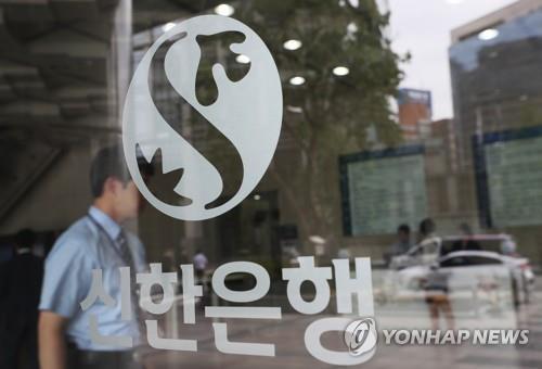 검찰 'MB 당선축하금 의혹' 못밝혀…신상훈·이백순 위증 기소 - 1