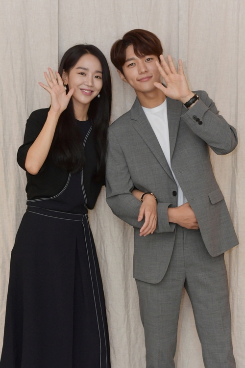 신혜선(왼쪽)과 김명수