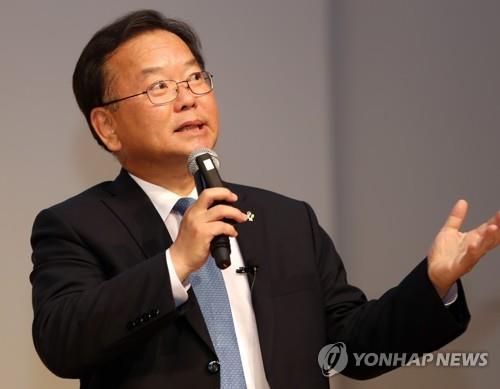 강연하는 김부겸 전 장관