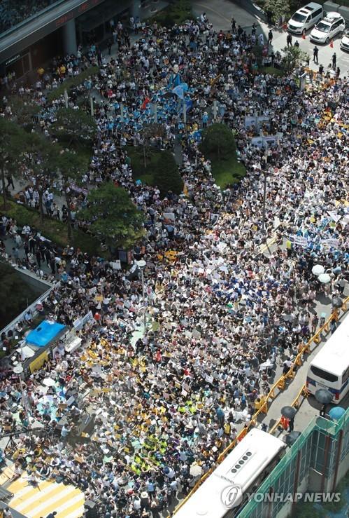"일본 정부 사죄하라" 세계시민과 함께한 1천400번째 외침 - 3