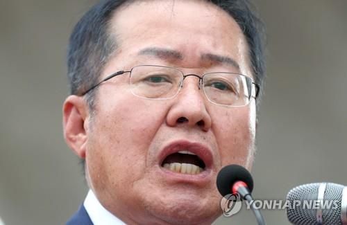고향 찾은 홍준표 전 대표