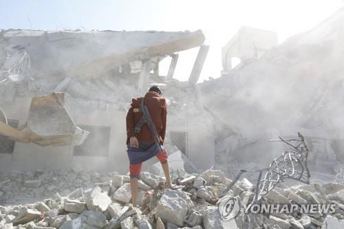 1일 사우디군의 폭격을 당한 예멘 다마르주의 반군 시설