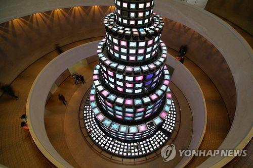 가동 중단 전 백남준 '다다익선'. 전 세계 비디오아트 작업 중 가장 크다.