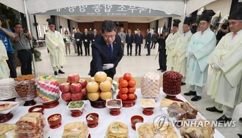 합동망향제 참석한 통일부 장관