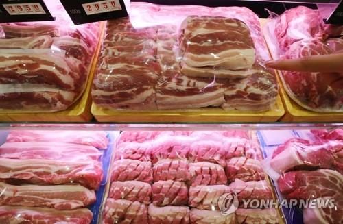 서울의 한 대형마트에 진열된 돼지고기