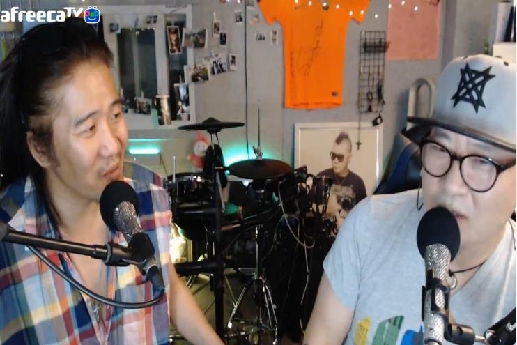 박완규(왼쪽)가 게스트로 출연한 '채제민의 도깨비 라디오' 
