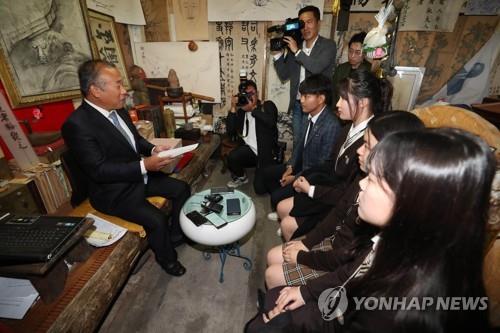 한글날에 훈민정음 상주본 반환 요청하는 고교생들