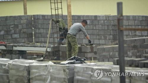 해외 건설현장에서 일하는 북한 노동자