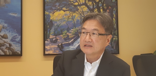 인터뷰하는 조셉윤 전 미국 국무부 대북정책특별대표