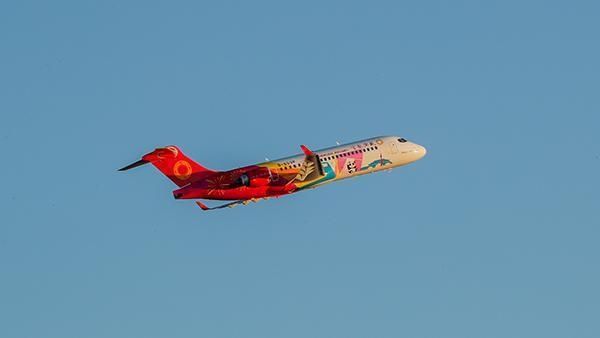 중국 자국산 여객기 ARJ21-700