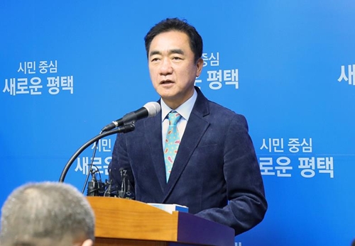 언론 브리핑하는 정장선 평택시장