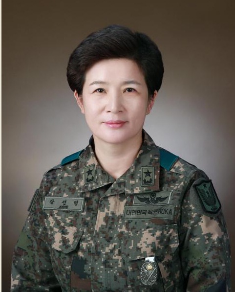 항작사 첫 여군 사령관, 강선영 소장 진급자
