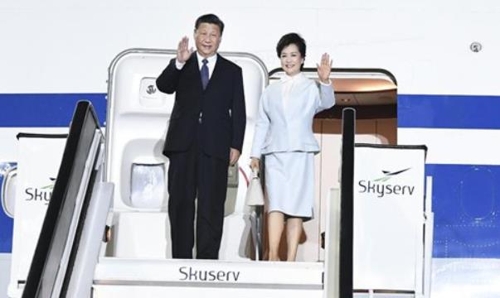 그리스 도착한 시진핑 중국 국가 주석 부부