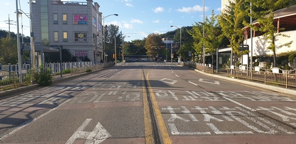 문산동초교 앞 도로