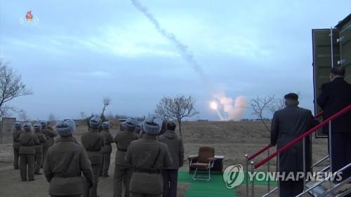 김정은, 초대형 방사포 시험사격 참관