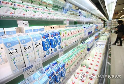 서울시내 대형마트의 우유 코너