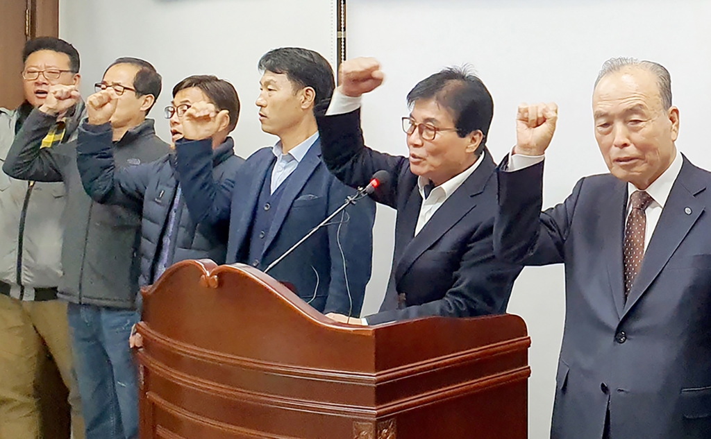 "해양수산부는 기존 고시안 준수하라"